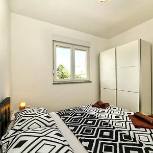 https://apartment-una-pula.pula-hotels.org